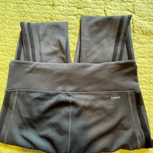 Adidas Climalite Gray Leggins w/black stripe, white logo & a hidden waist pocket - Picture 3 of 7